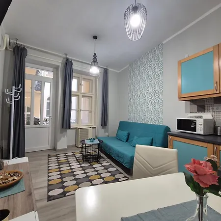 In The Heart Of Apartament Budapesta